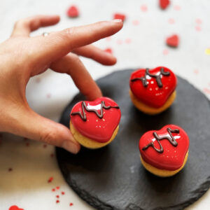 Questo mignon alla vaniglia per San Valentino rappresenterebbe una dolce e deliziosa sorpresa per celebrare l'amore in modo goloso e romantico.